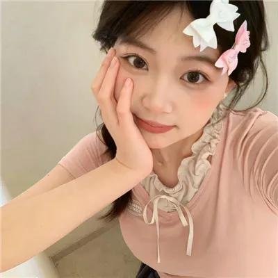 她爱他